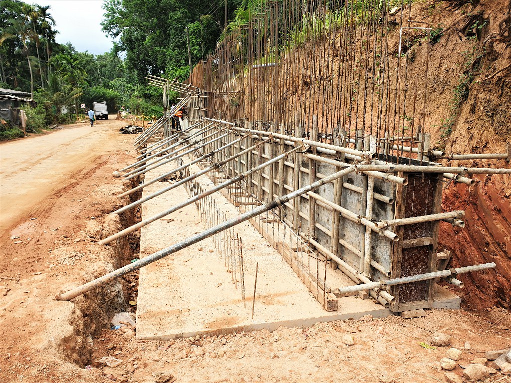 Peradeniya – Badulla – Chenkaladi road from Passara to Lunugala