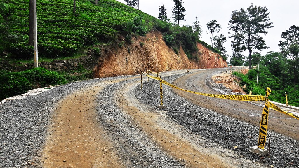 Peradeniya – Badulla – Chenkaladi road from Passara to Lunugala